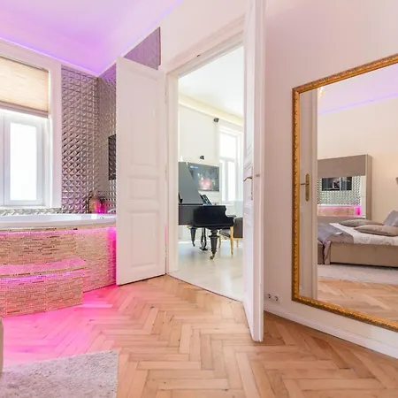 Eye Presidential With Jacuzzi & Sauna Апартаменты