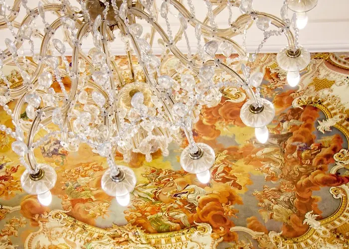 Eye Presidential With Jacuzzi & Sauna